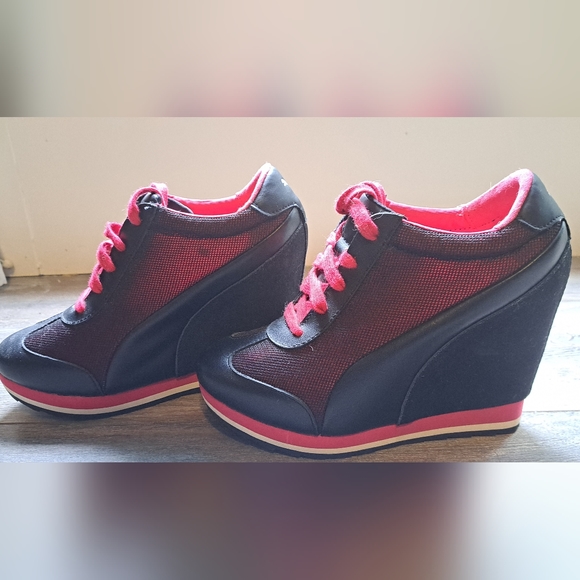 Puma.Wedge Sneakers - Picture 2 of 9